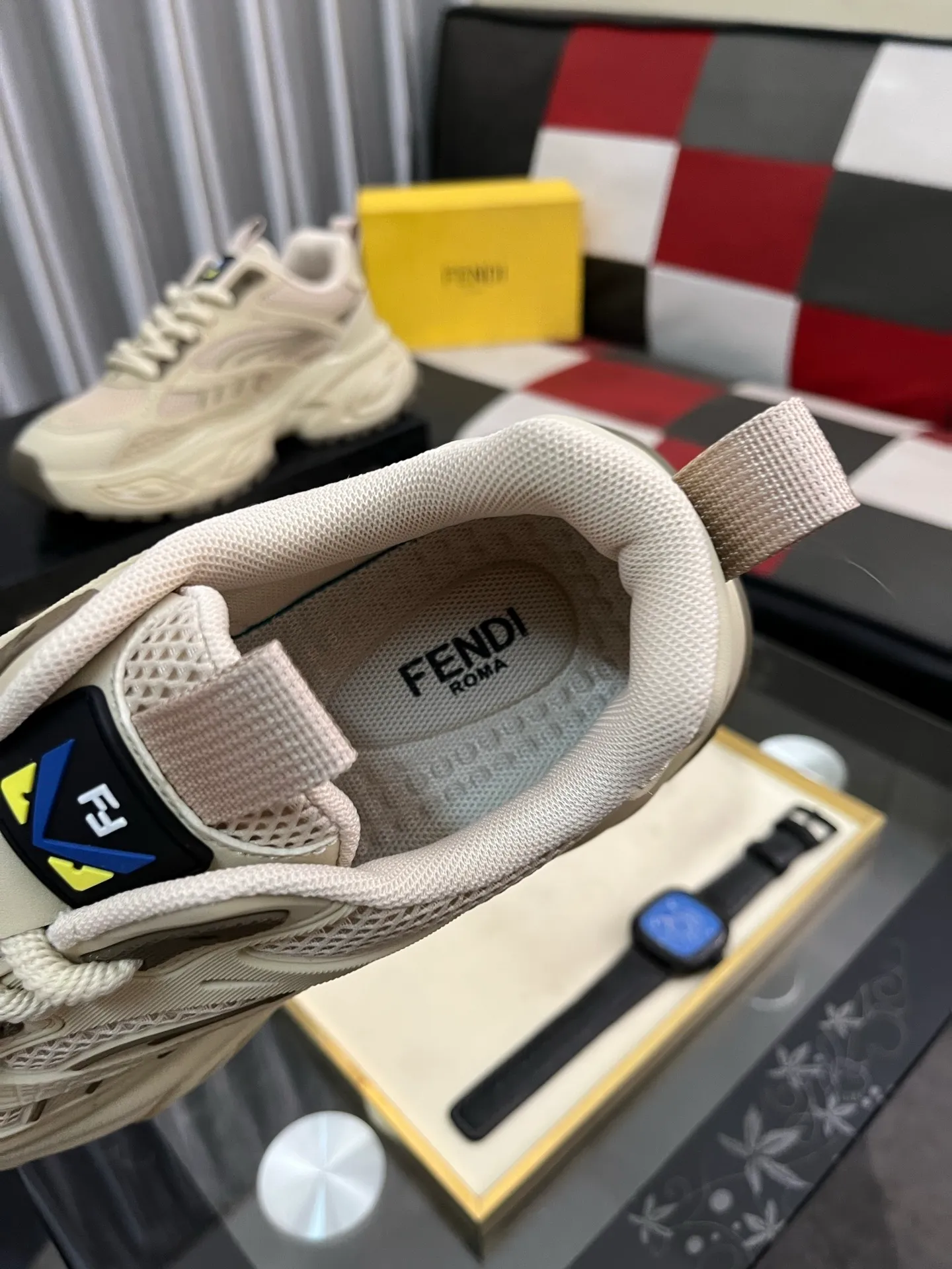 Men's Men's Shoes💰458⌚️⌚️[FENDI] Fendi's classic and comfortable men's, this complex sneaker is made of soft calfskin➕genuine leather lining➕original ultra-light rubber material with rough outsole. This unique light style is suitable for the casual and refined sensibility of this season. It is comfortable and natural on the feet. It is an everyday style for casual travel in autumn and winter! Code number: 38-442️⃣Colors available